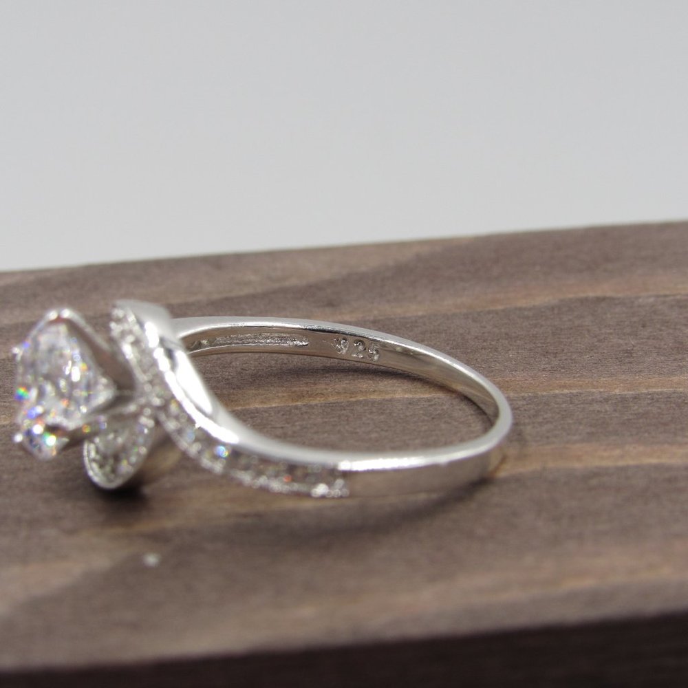Size 7.75 Sterling Brilliant CZ Diamond Band Ring - Picture 5 of 8
